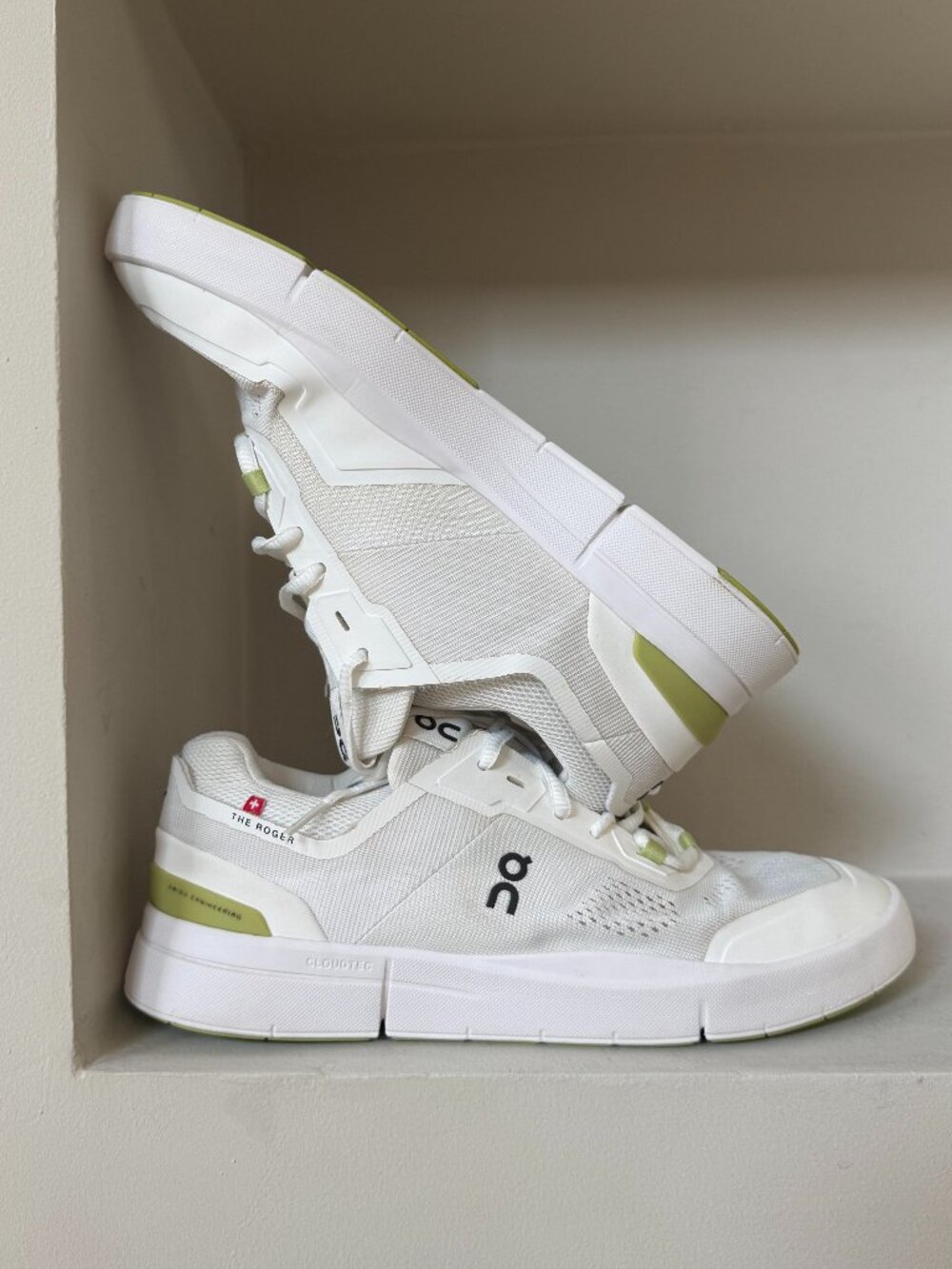 On THE ROGER Spin Women’s 9 White Green Mesh CloudTec Sneakers 7UK (EU 40.5)